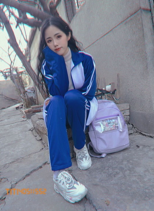 钛合金TiTi 校服.jpg 钛合金TiTi 校服.jpg